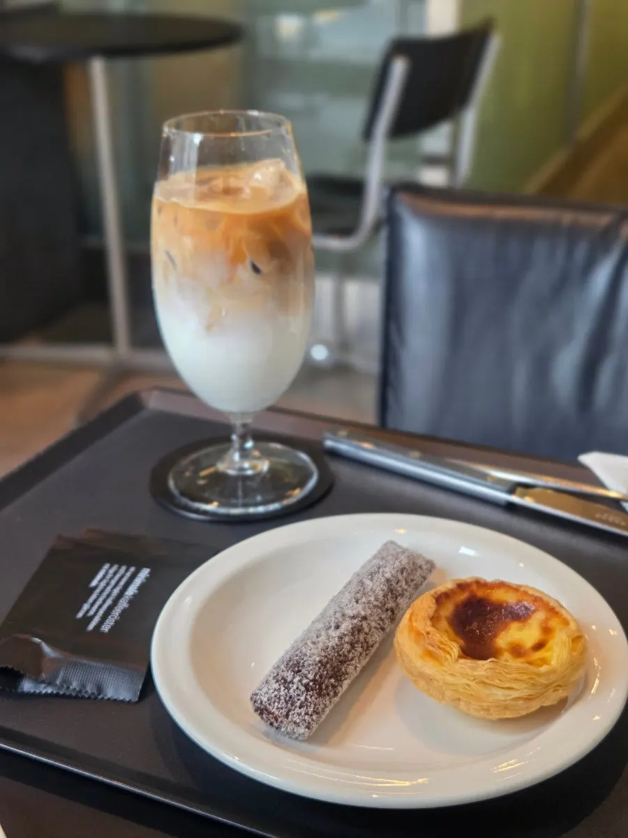 Ordered Helsinki latte, egg tart, and lamington financier