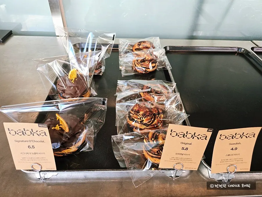 Dessert case with castella