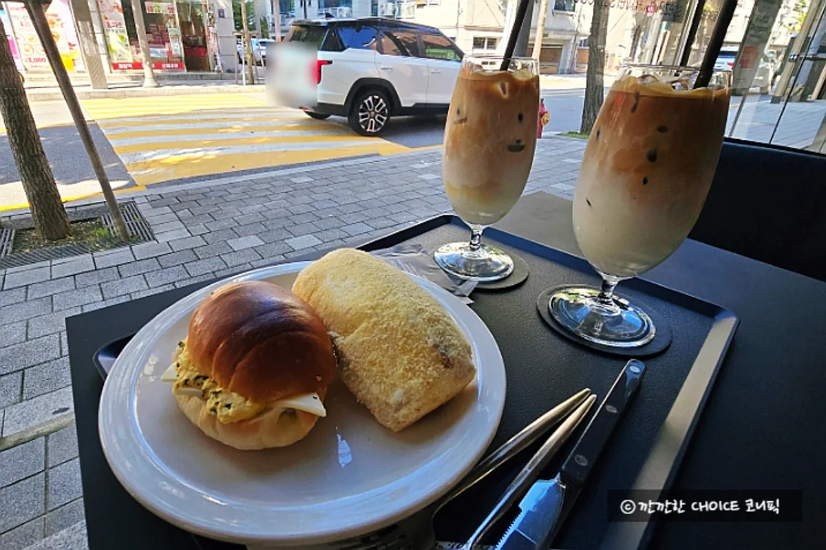 Two Helsinki lattes with an egg mayo sandwich and cream castella