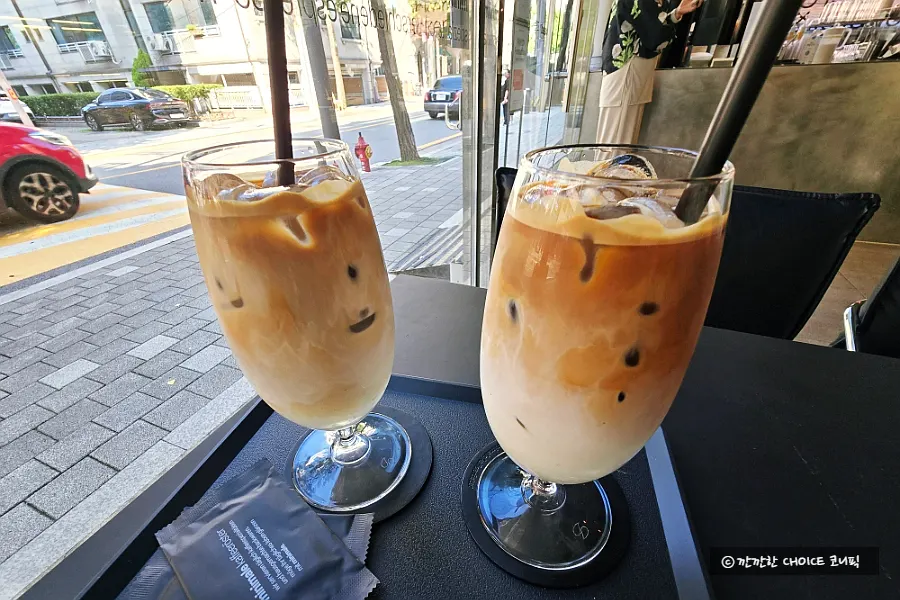 A cup of Minimale's signature Helsinki latte