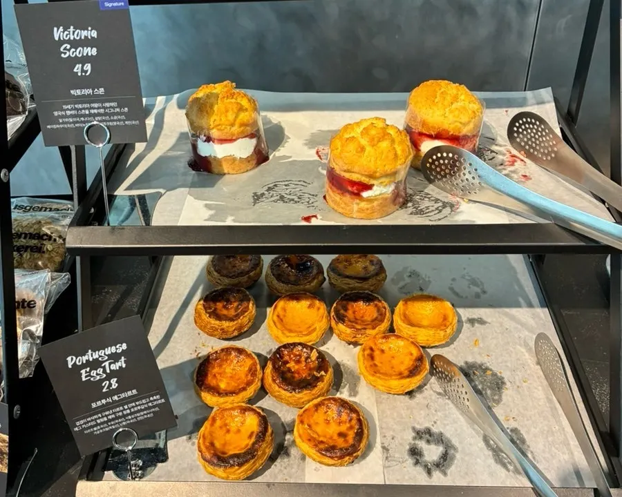 Organized bakery showcase display