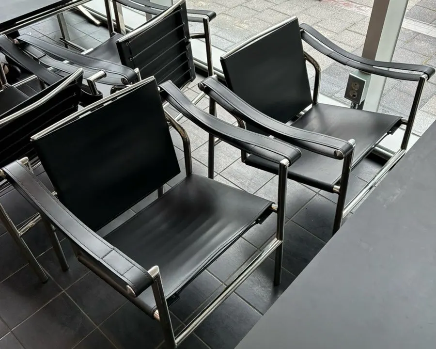 Low sofa seating at Minimale Gwacheon