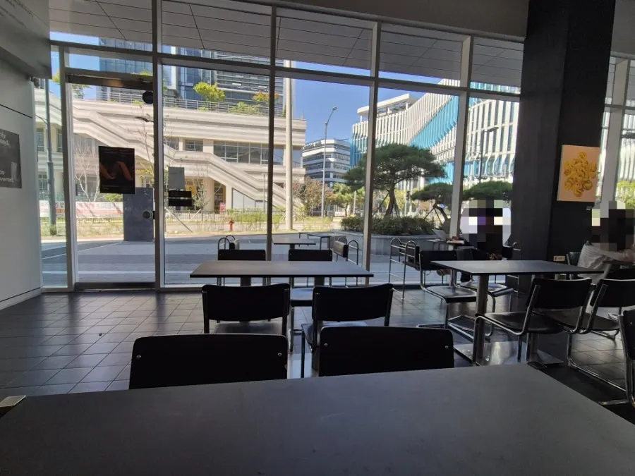 A seat good for sitting alone at Minimale Gwacheon