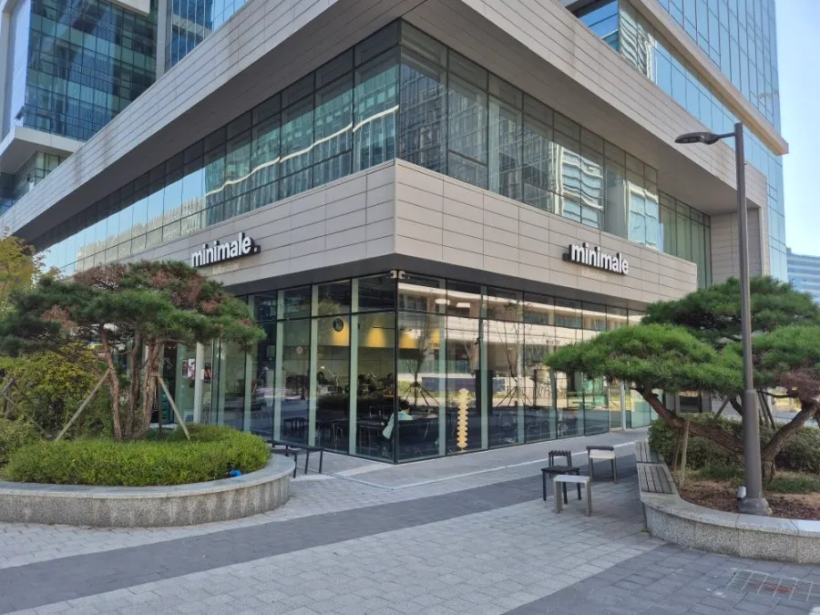 Exterior of Minimale on the first floor of Gwacheon E-Tower