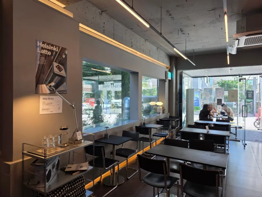Calm interior space of Mini Male Coffee Roaster Yeoksam Branch
