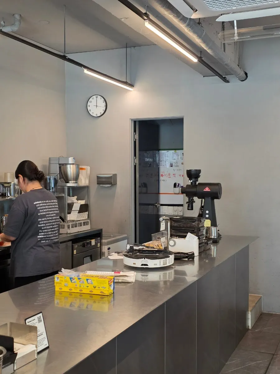 Entrance area of Mini Male Coffee Roaster Yeoksam Branch