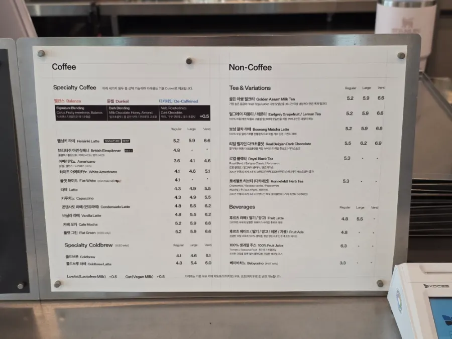 Spacious main hall interior of Mini Male Coffee Roaster Yeoksam Branch
