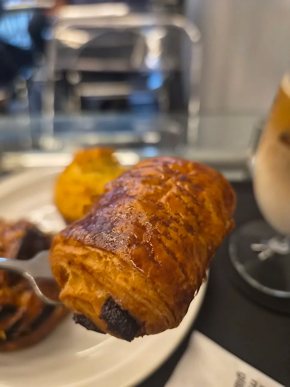 Compact-sized petit pain au chocolat