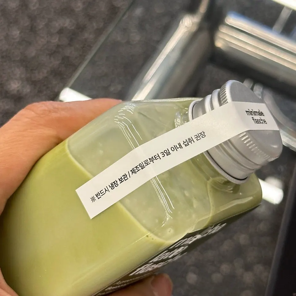 Matcha latte flacheé label showing manufacturing date