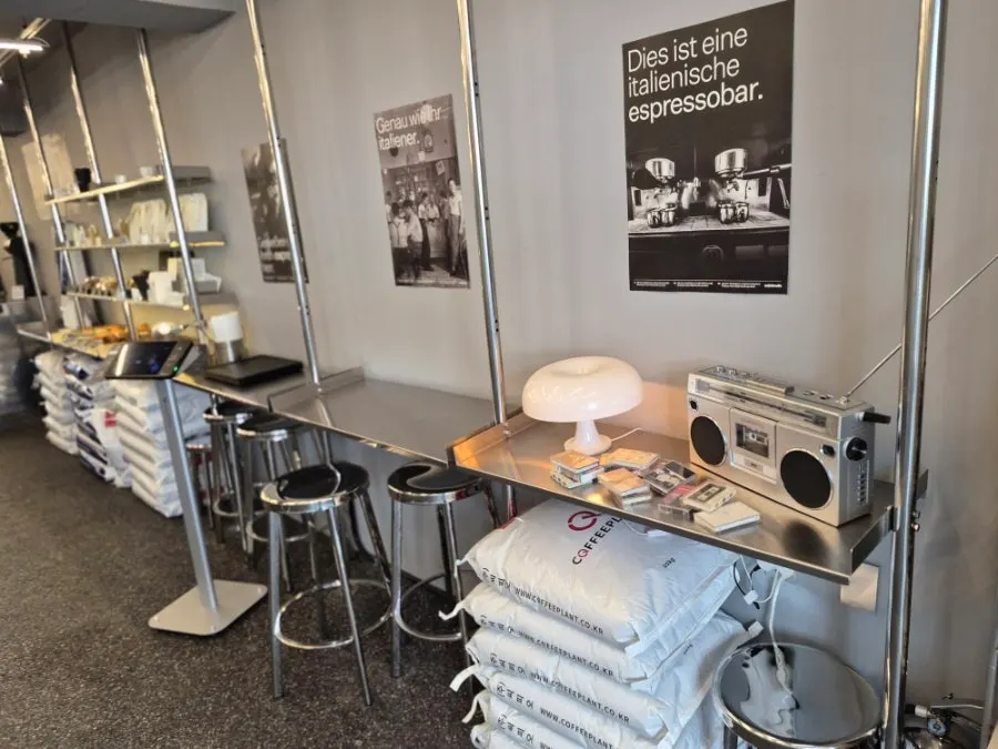 Mini Male store with clear tables and metal chairs