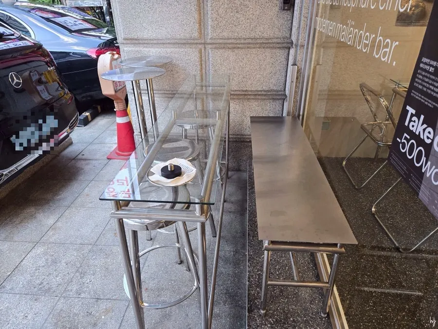 Terrace seating in front of Mini Male Seocho Gyodae café