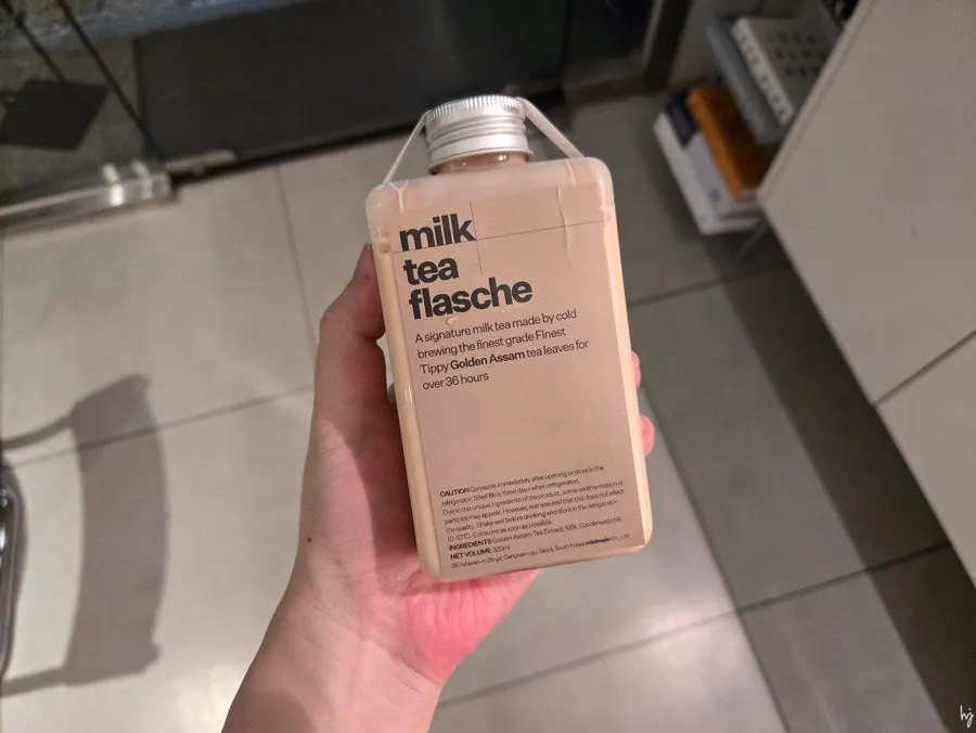 Milk Tea Flacher packaged to go from Mini Male