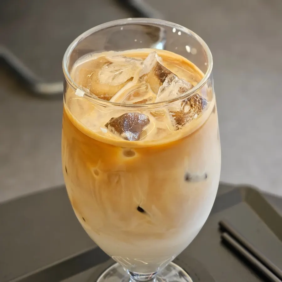 Iced Helsinki latte with little ice