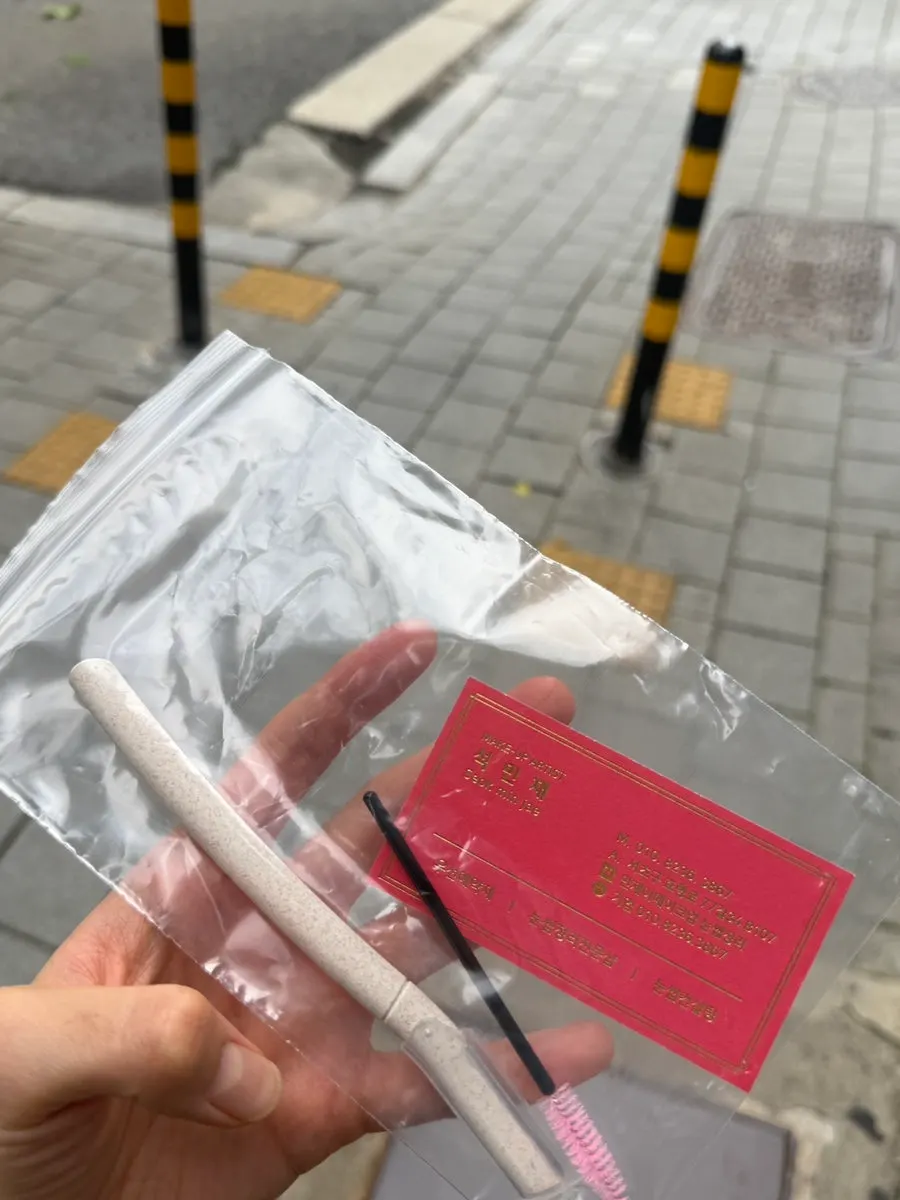 Eyebrow razor and spoolie brush received after consultation