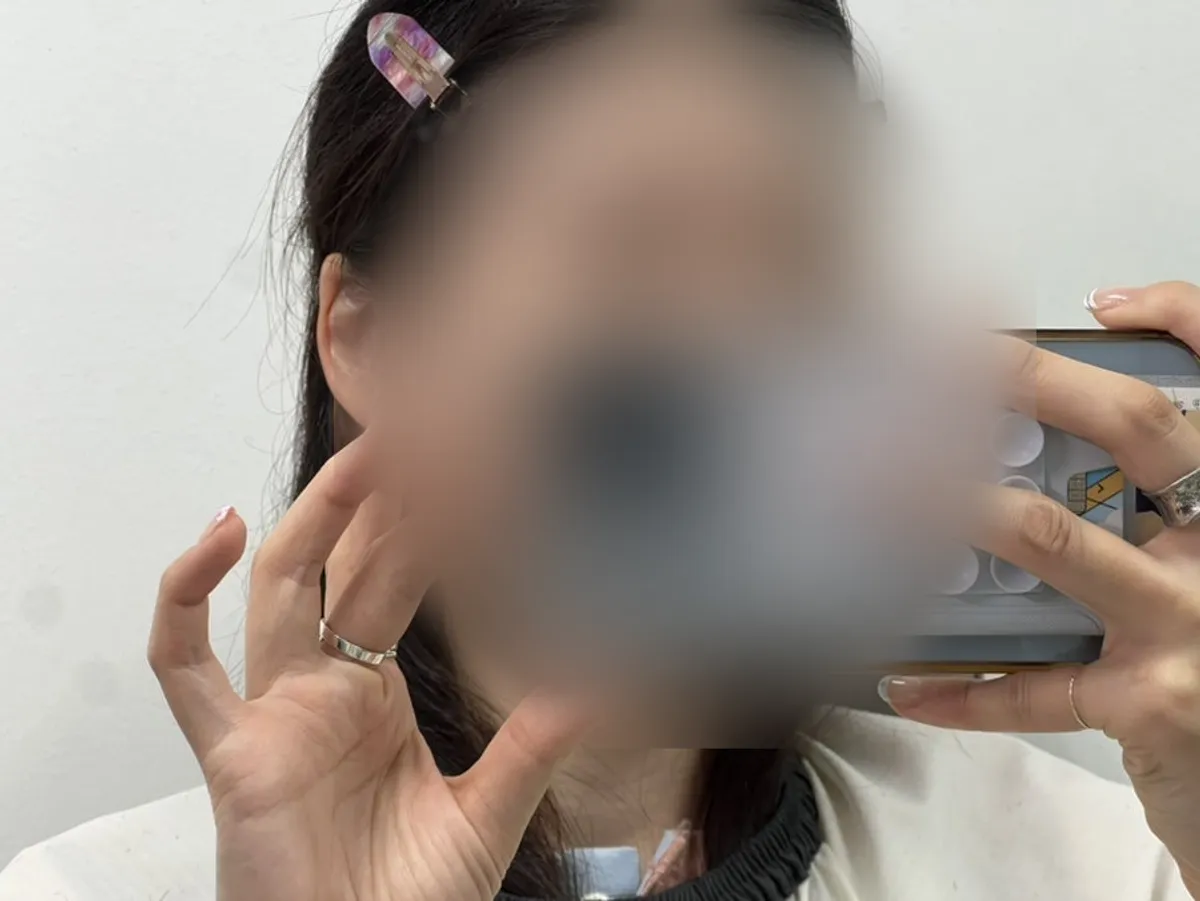 Brows with a soft arch after grooming