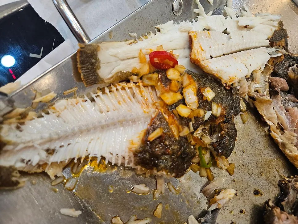 Plate of flaked fish meat