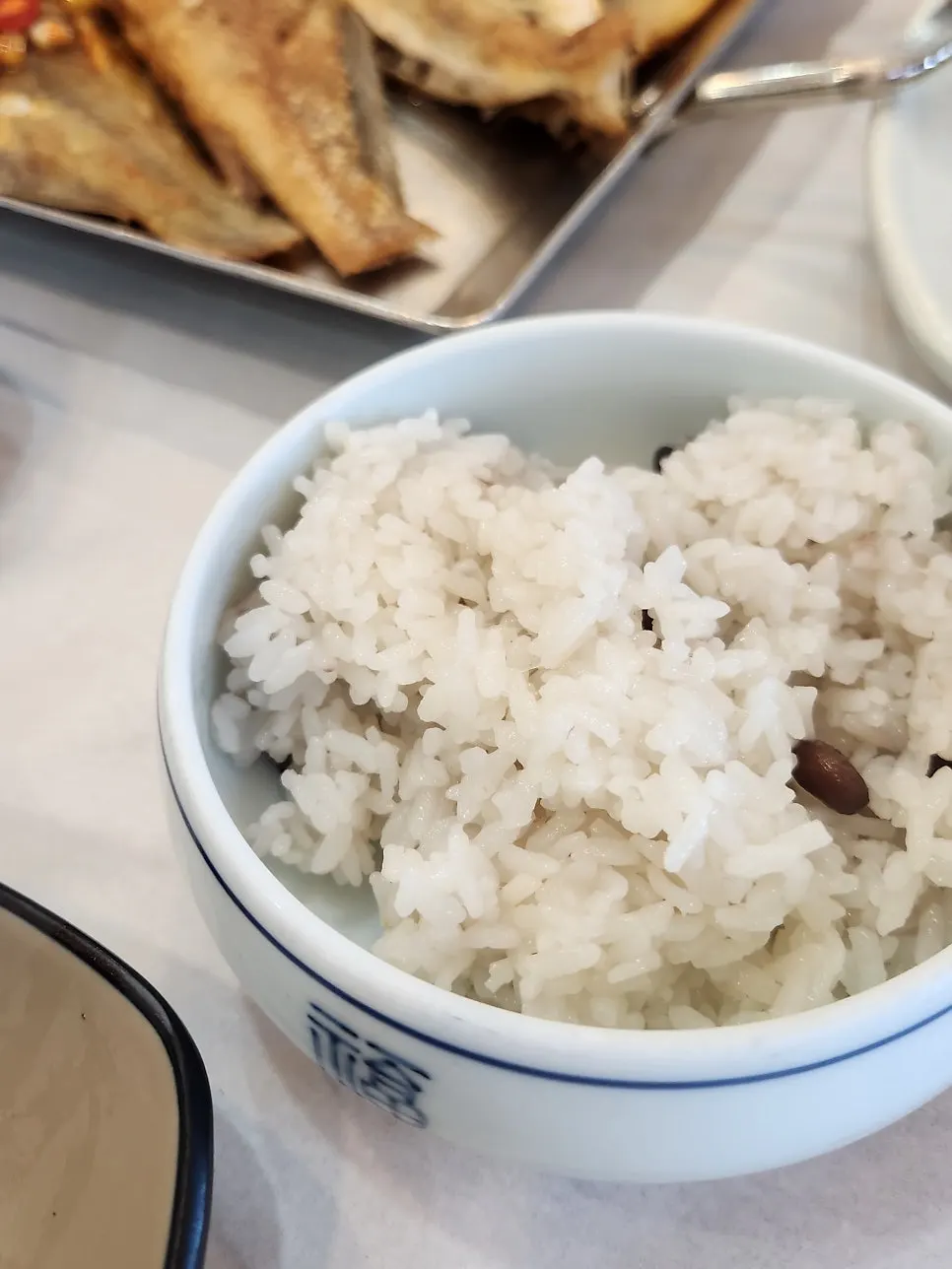 Freshly cooked sotbap served in a pot for two