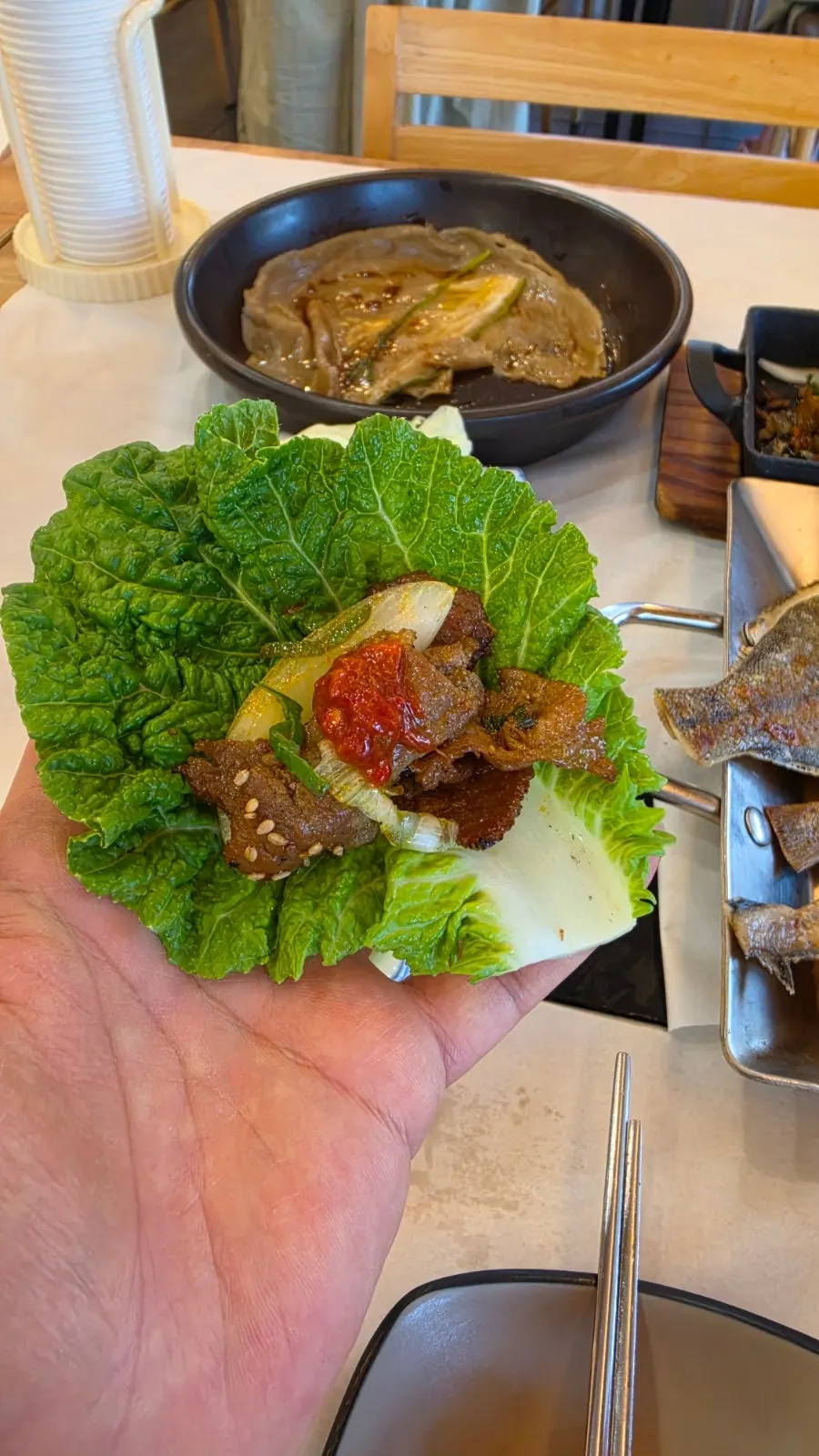 Sekitar pintu masuk restoran ikan bakar Seongsa-dong Goyang