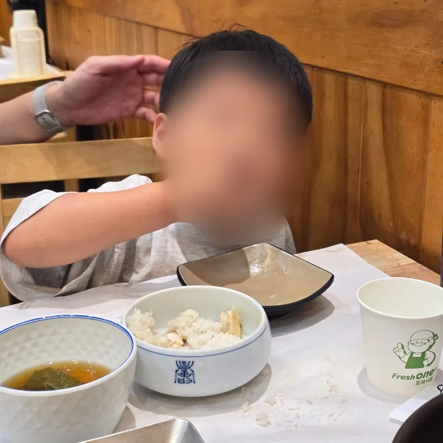 A child finishing sotbap and then nurungji