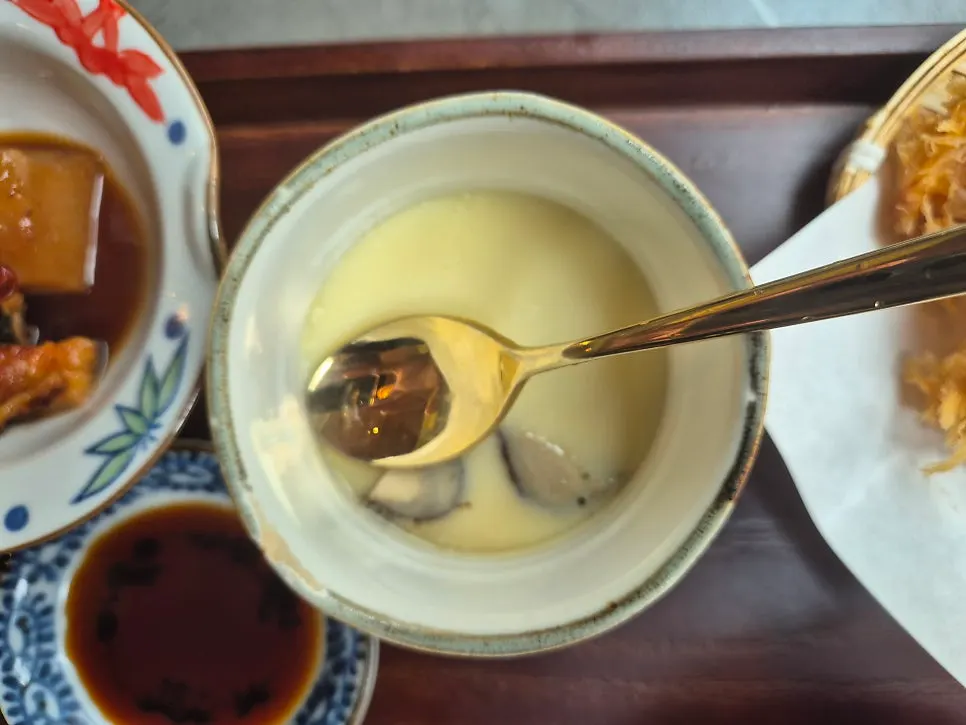 Smooth-surfaced Japanese-style steamed egg