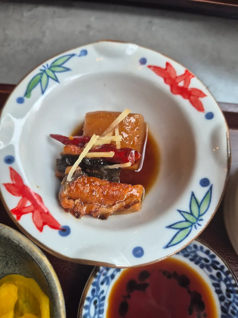 Braised eel and radish in soy sauce