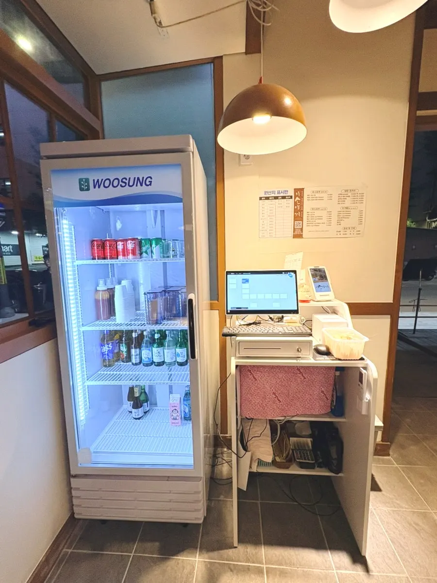 민쿡 미소야끼 실내 소품과 벽면
