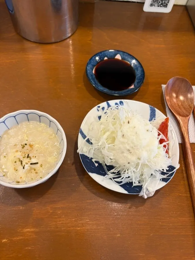 Salad and pre-meal porridge side dishes