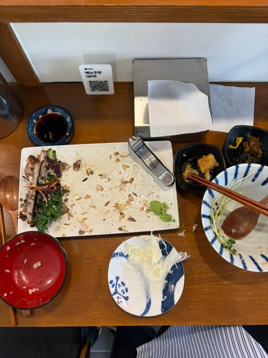 Grilled mackerel with glistening oil, served with rice
