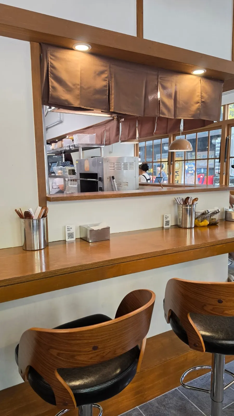 Table seating at Min Cook Misoyaki