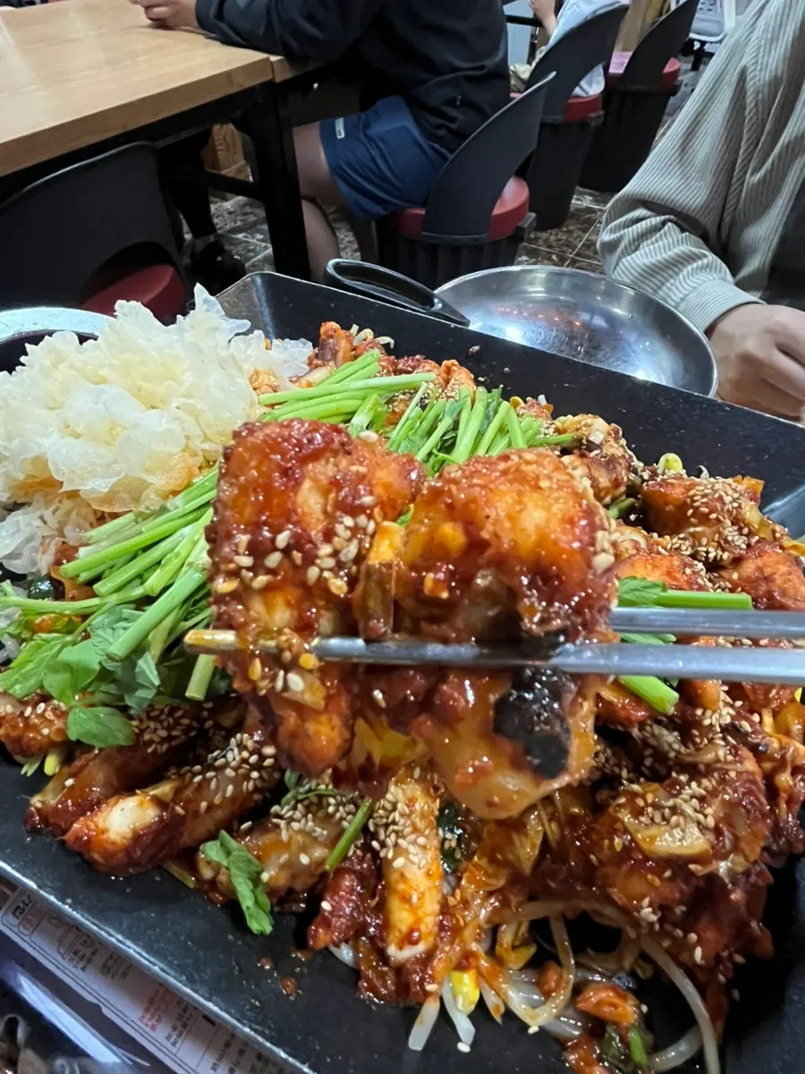 매콤한 양념이 밴 아구살