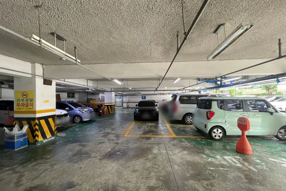 Interior view of Min Nakji Ansan Seongpo Main Branch