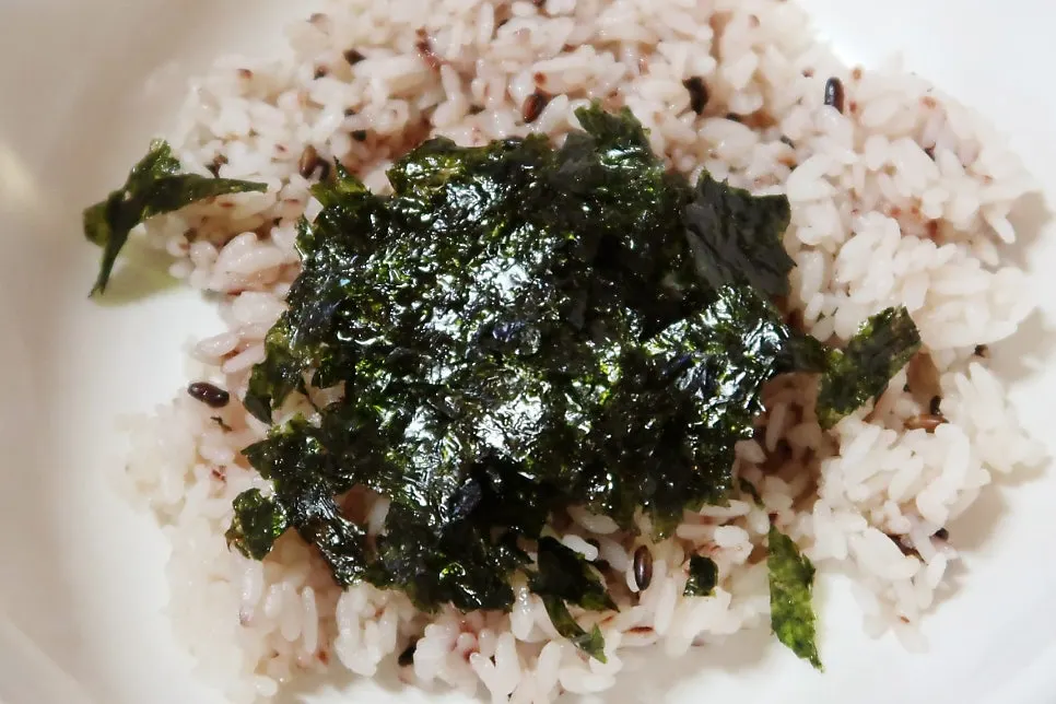 A bowl of rice sprinkled with gim (seaweed)