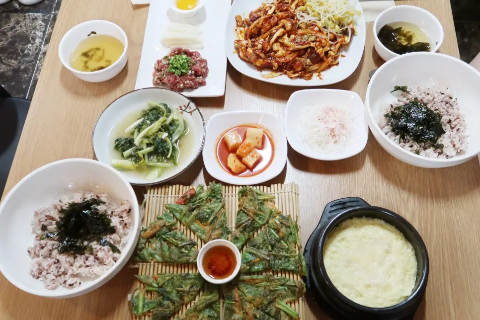 The table after finishing the set for two at Min Nakji