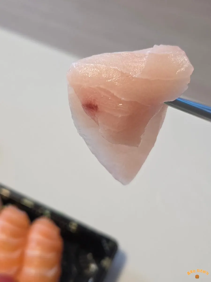 Plate of 1-person sashimi with clean coloring