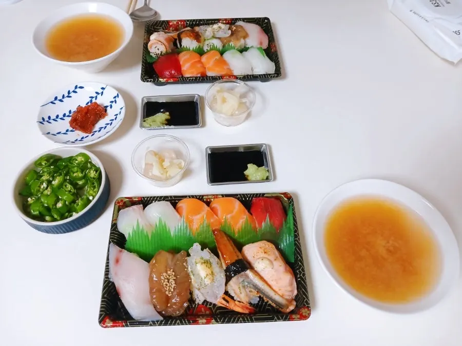 Sushi, miso soup, and wasabi packed in a cold bag