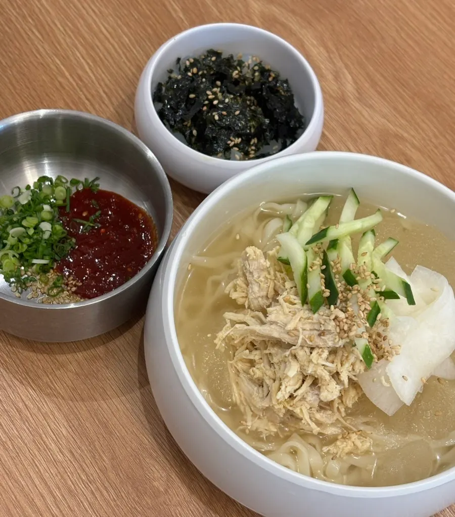 차갑게 나온 미옥초계칼국수