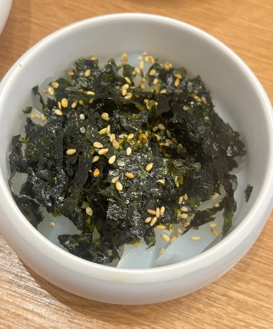 면을 건져 올린 초계칼국수
