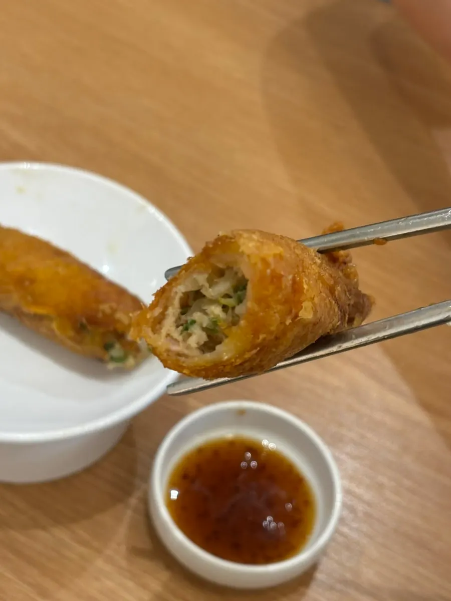 만두소가 보이는 옥닭손만두 단면