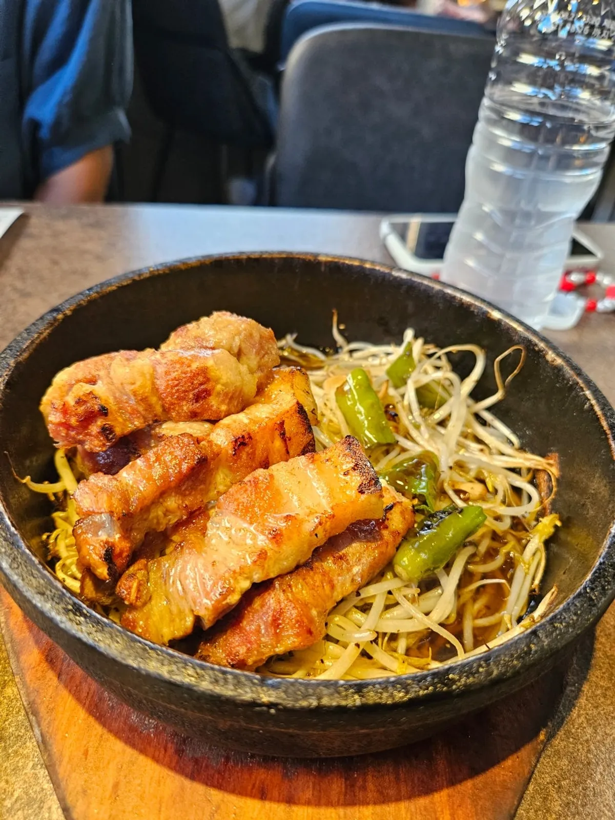 Pork belly and bean sprout stir-fry table setting at Miraehoegwan Hannam