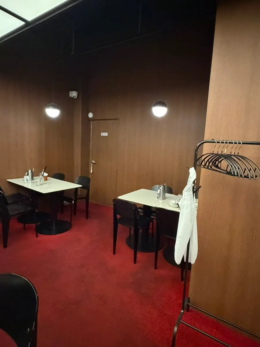 Red-toned Hong Kong-style interior of Mirim Yangjang