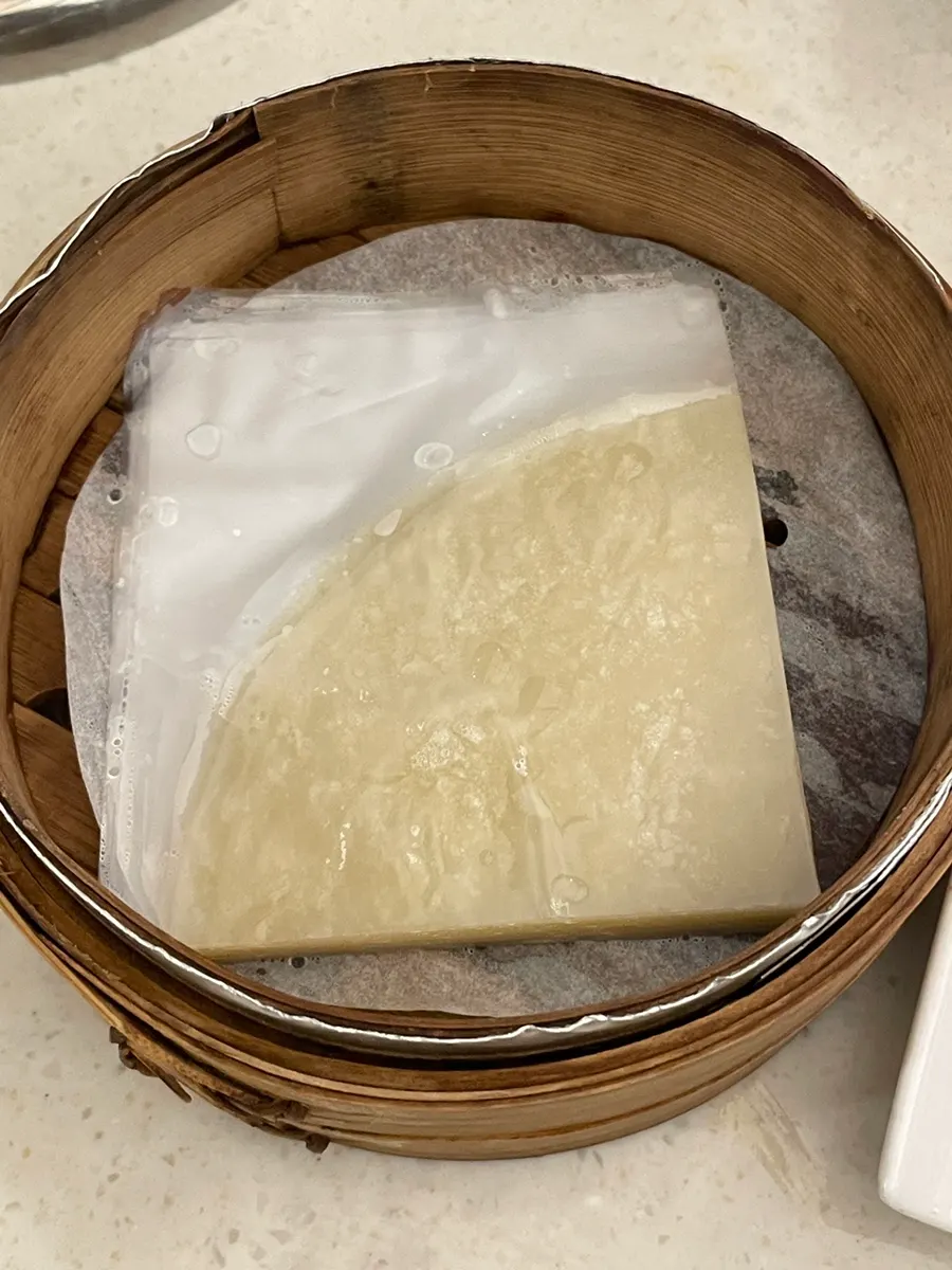 껍질과 살코기가 넉넉한 북경오리 반마리