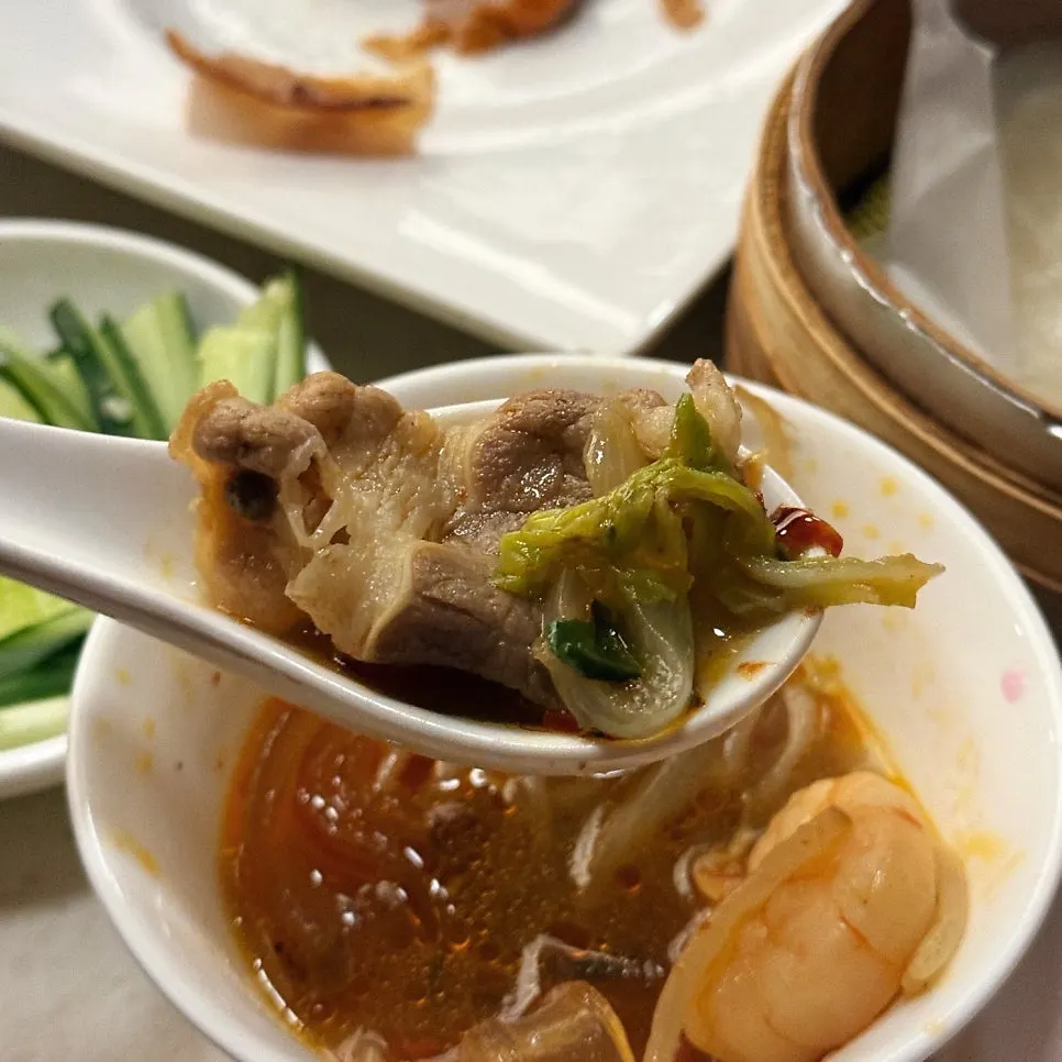 마라탕과 북경오리를 함께 놓은 상차림
