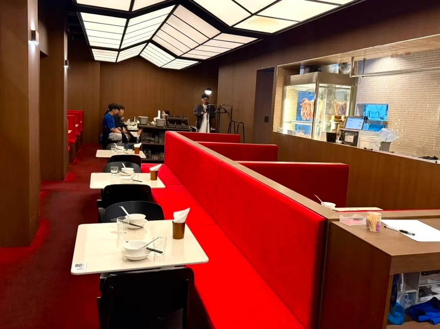 Seating divided by partitions at Mirim Yangjang Apgujeong
