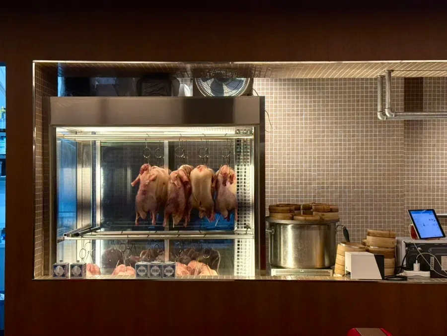 10-person room with round table at Mirim Yangjang Apgujeong