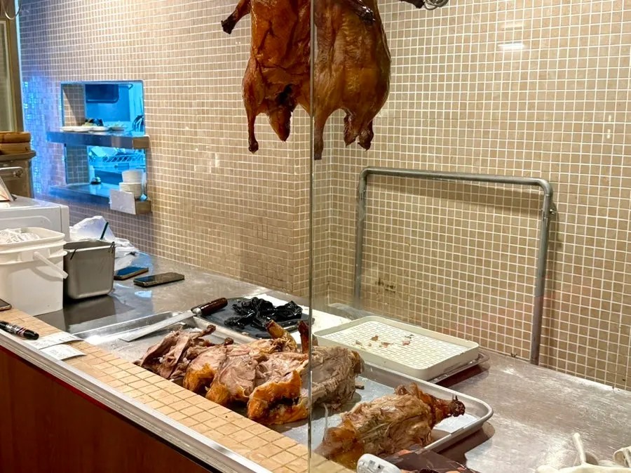 Peking ducks displayed on one side of the restaurant