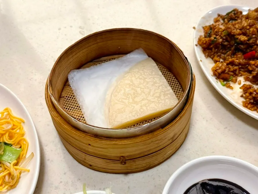 A plate of half Peking duck at Mirim Yangjang Apgujeong
