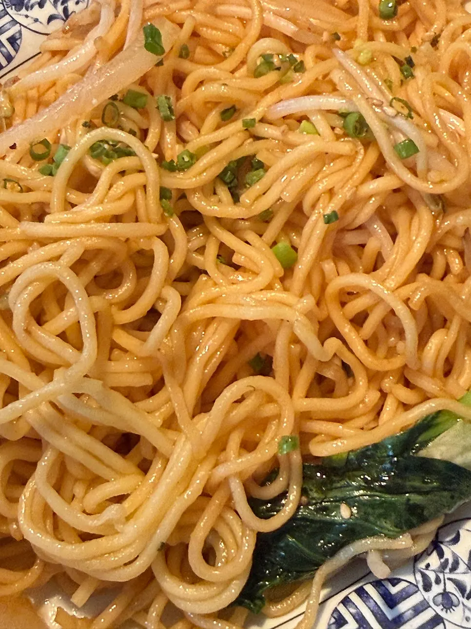 마라 라구 에그누들 한 접시