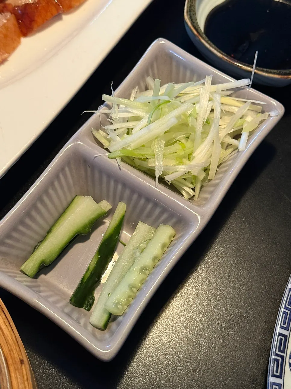 반들반들 윤기 도는 북경오리 껍질