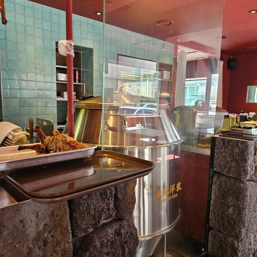 Dining hall seating at Mirim Yangjang Gwangalli branch