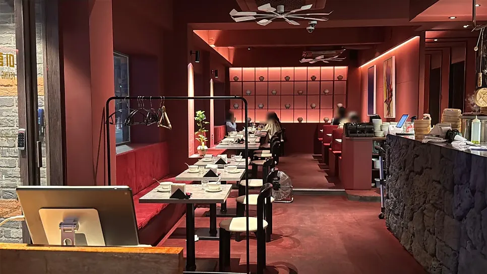Interior atmosphere with group seating